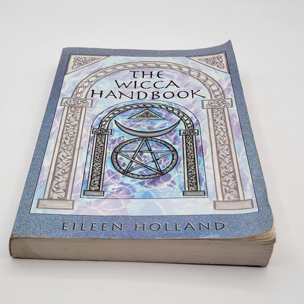 Eileen Holland The Wicca Handbook Paperback 2000 Witchcraft Reference Good‎
